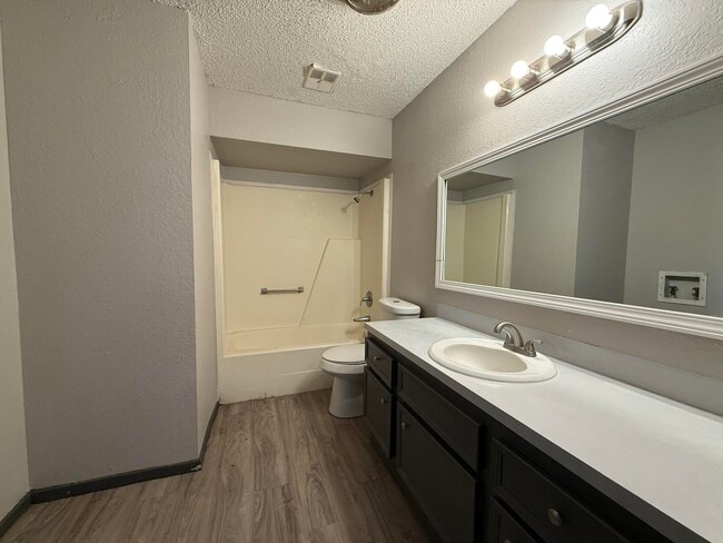 Building Photo - 1318 25th St