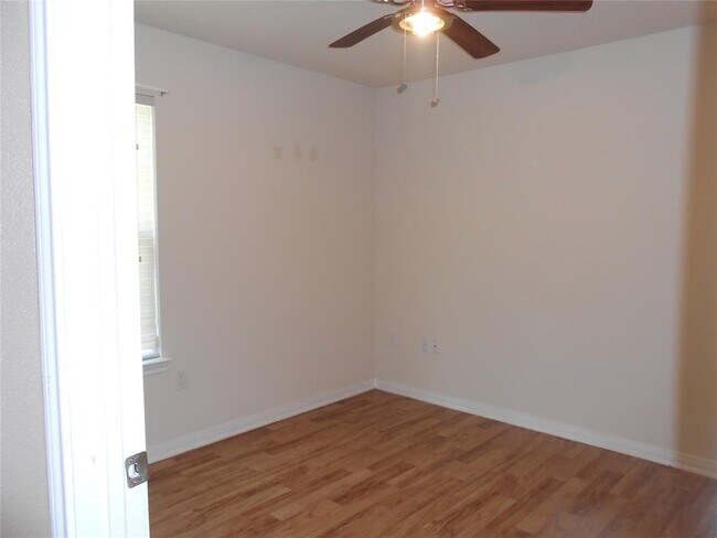 Building Photo - 617 N Vionett Ln