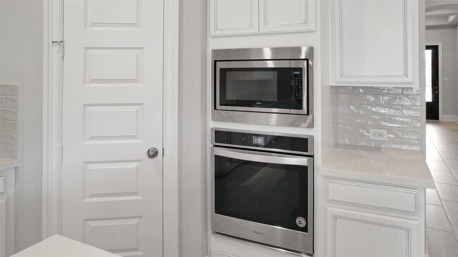 Building Photo - 16807 Hemlock Grove Dr