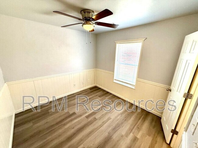 Building Photo - 520 S Castle Ridge Ln