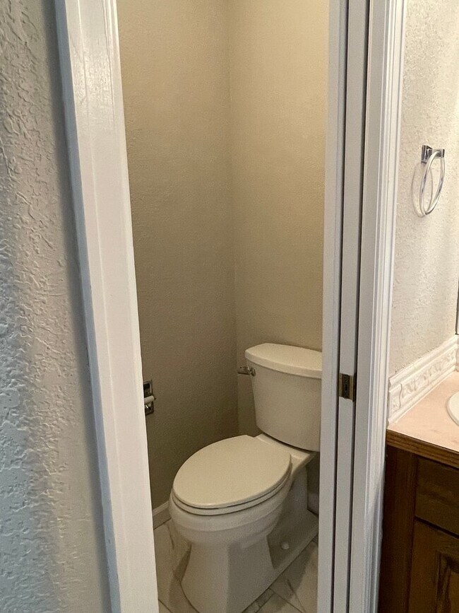 Building Photo - Beautiful Two-Story Home in Cul-de-sac