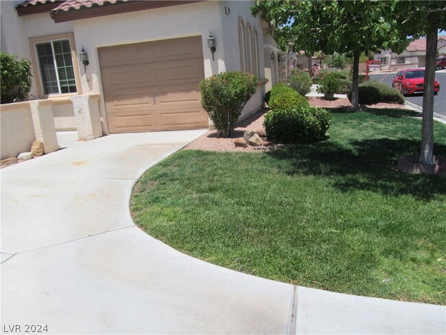 Building Photo - 7225 Fern Meadow St