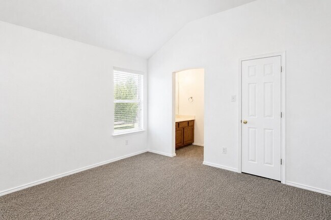 Building Photo - 10057 Wyndbrook Dr