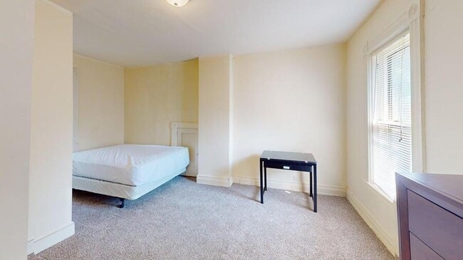 Building Photo - 319 Catherine St