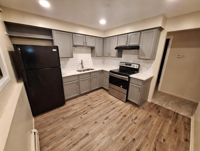 Building Photo - 1040 S York Rd