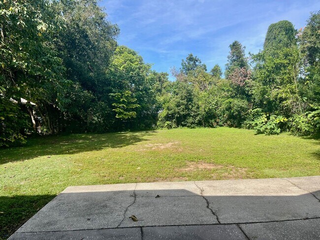 Building Photo - HUGE Dade City 3BR/1BA/1 Car Garage Home w/Tons of Living Area! NO APPLICATION FEE!