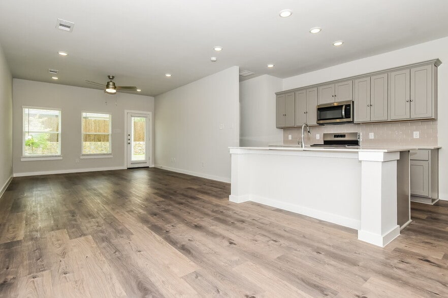 Building Photo - 819 Brilliance Dr