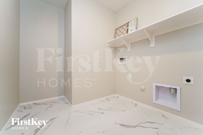 Building Photo - 7875 N Scholes Ave