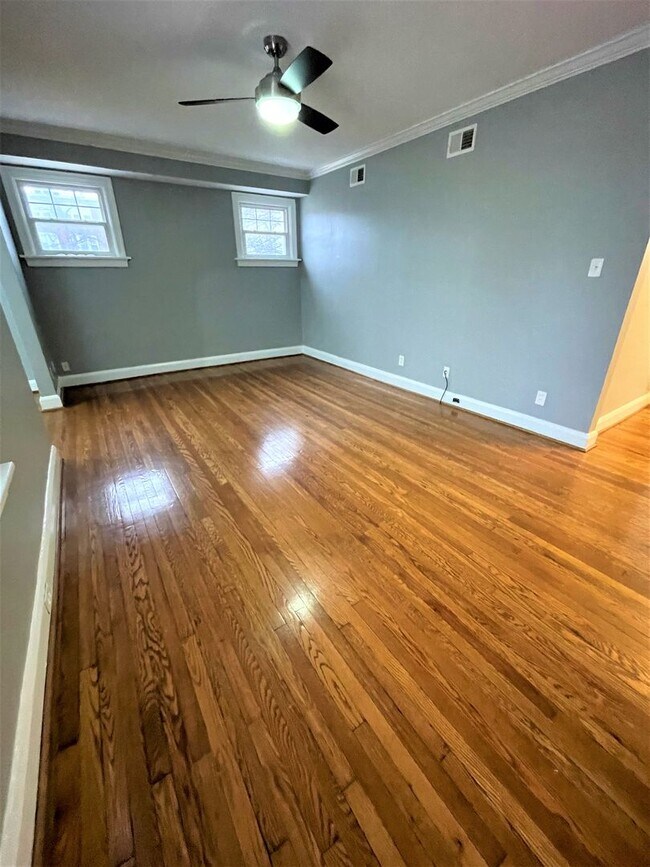 Building Photo - $1750 - Spacious & Updated 2B/2B Main Floo...