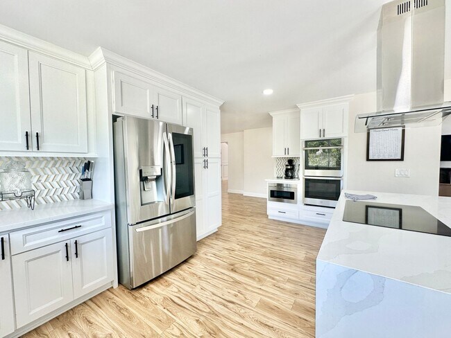 Building Photo - Breathtaking Custom Country Two-Story Home, Fully Remodeled & Beautifully Appointed on Private 20...