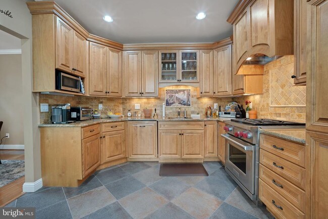 Building Photo - 10159 Castlewood Ln