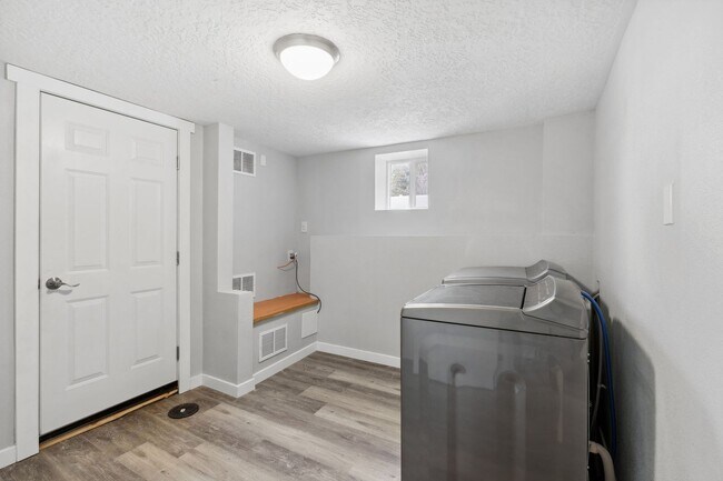 Building Photo - Beautifully Updated Spokane Valley Home with a Mother in Law Suite