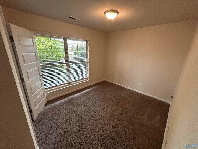 Building Photo - 122 Daymark Dr