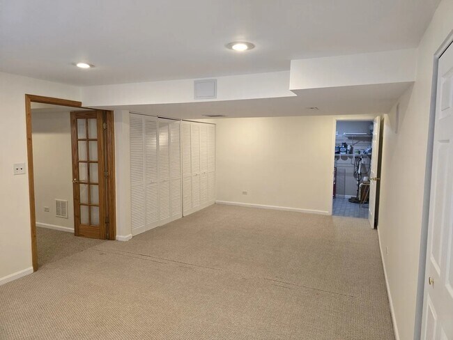 Building Photo - 211 Valley View Dr