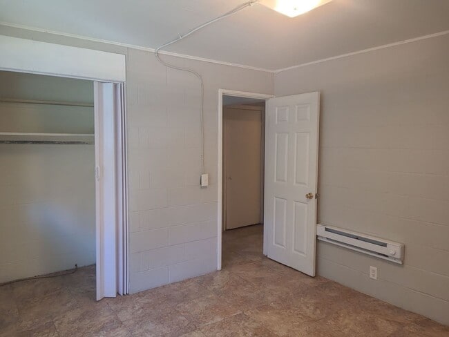 Building Photo - Newly Available! 2 Bedroom in Red Bank!