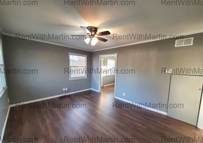 Building Photo - FOR RENT- 2 bed near University/Lark Brewi...