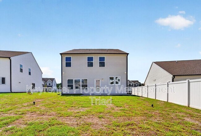 Building Photo - 3012 Highlander Pt