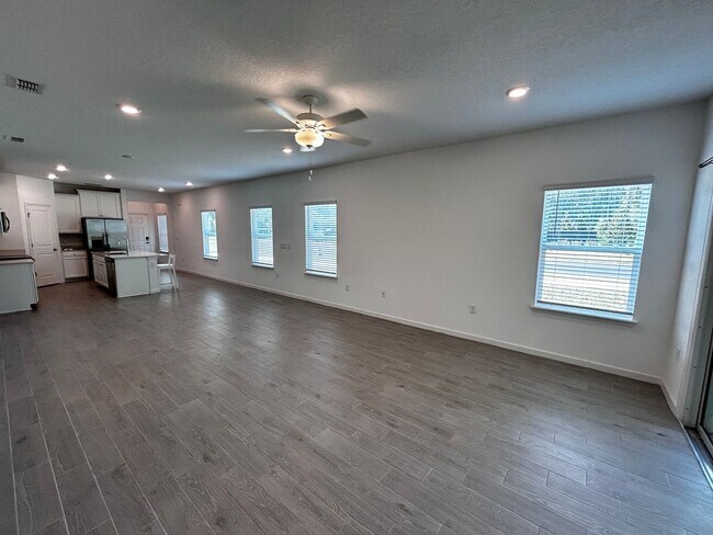Building Photo - Modern Newer Build 3 Bed 2.5 Bath. Garage. Patio. In-Unit Laundry. Internet and Lawn Care Included!