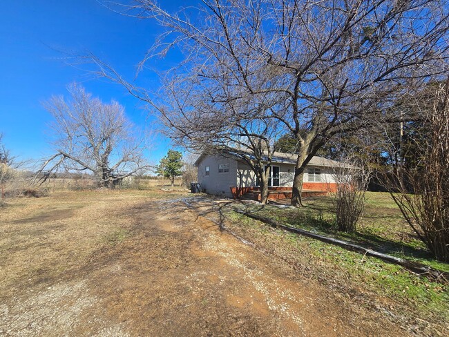 Building Photo - 3 Bedroom 2 Bath home in Shawnee!