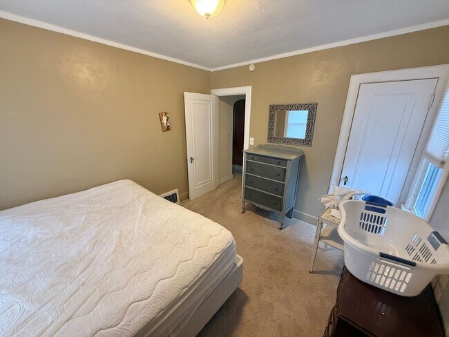 Building Photo - 511 10th Ave SE