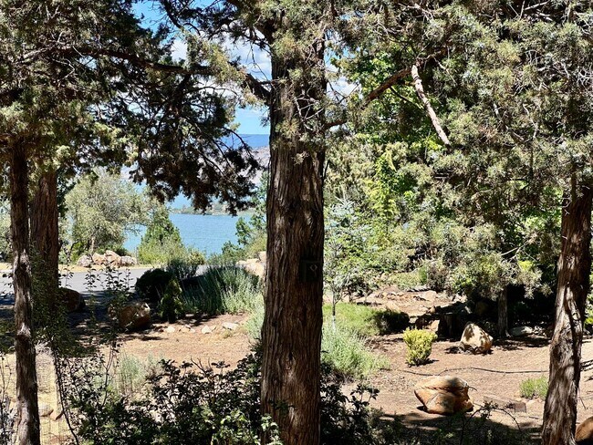 Building Photo - Stunning Running Y Ridge Home with Lake Views – Furnished or Unfurnished!