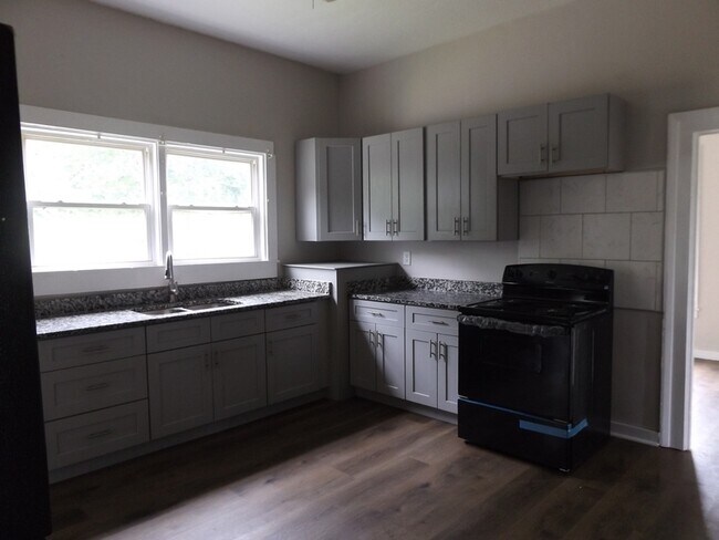 Building Photo - 116 Aikman Ave