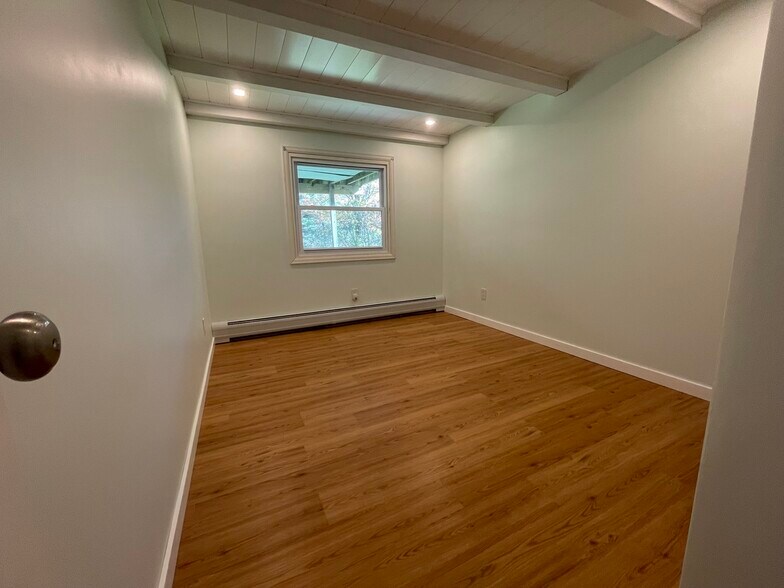 Building Photo - 832 VT-15