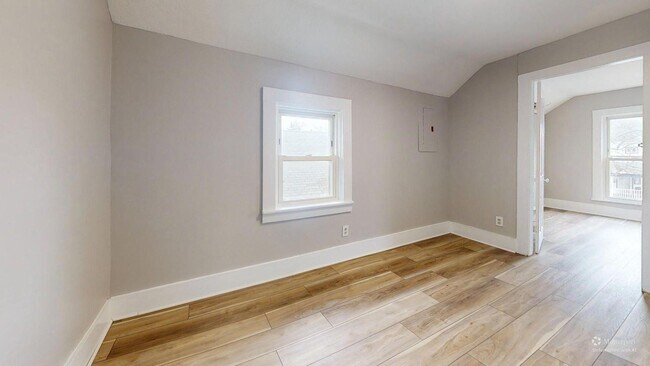 Building Photo - 1031 W.9th St.