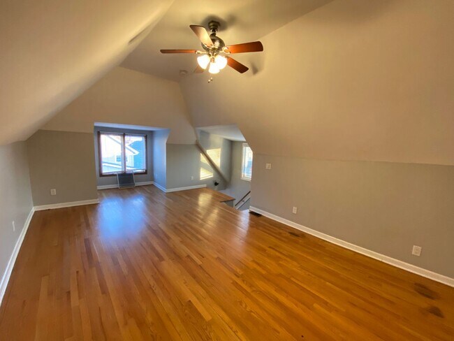 Building Photo - 2409 Glenmawr Ave
