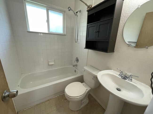 Building Photo - November FREE - Look and Lease Special!!! ...