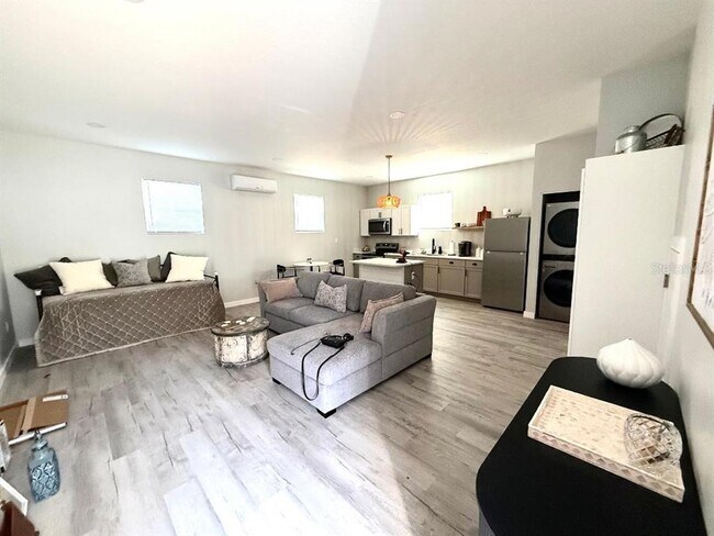 Building Photo - 1183 Chestnut St