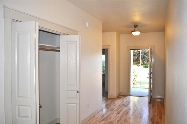 Building Photo - 9083 W Dalton Pl