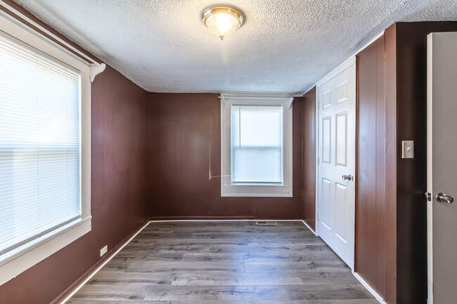 Building Photo - 4864 Shell Ln