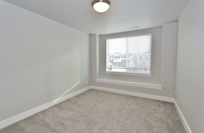 Building Photo - 3468 E Berghan St