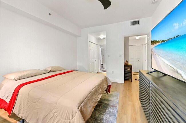 Building Photo - 1803 N Flagler Dr