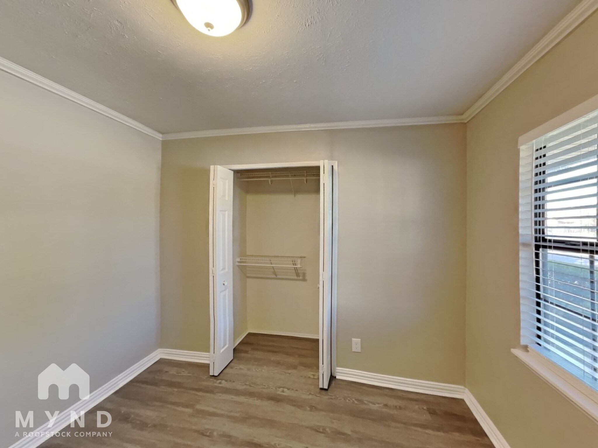 Building Photo - 325 Hemlock Dr