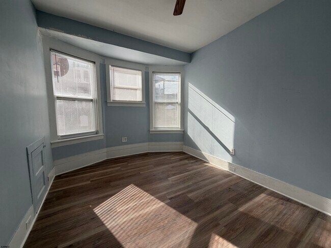 Building Photo - 3501 Ventnor Ave