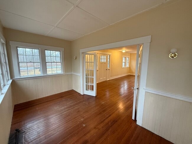 Building Photo - 37 Maple Ave