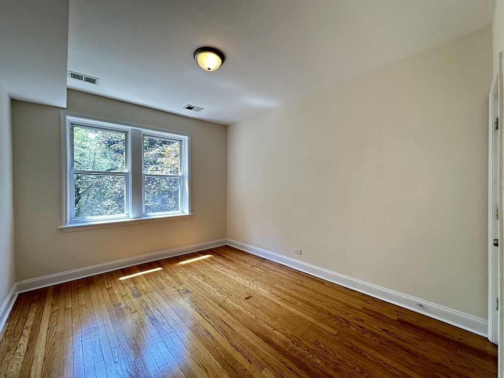 Building Photo - 3428 W Parker Ave