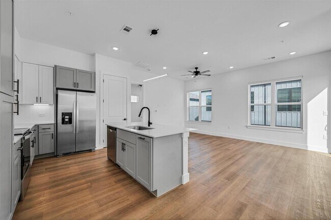 Building Photo - 1601 Mustang Dr