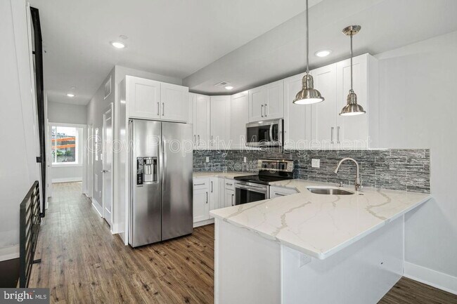 Building Photo - 1904 E York St