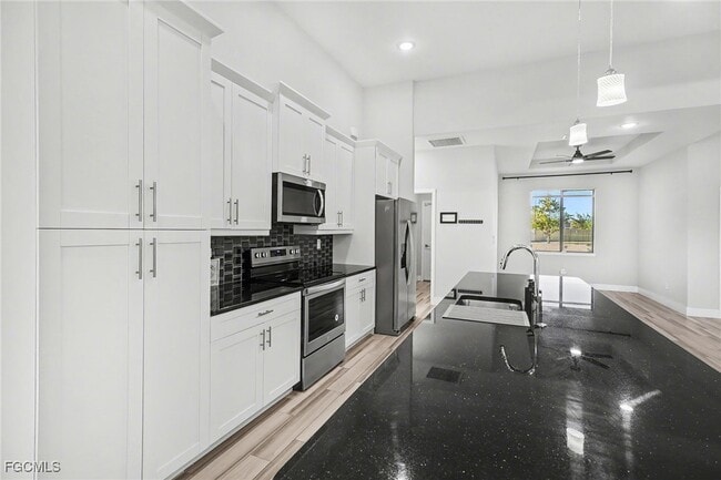 Building Photo - 239 SE 11th Terrace