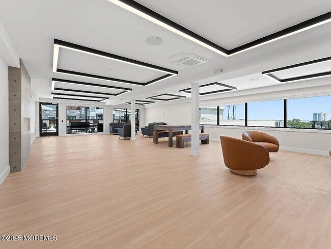 Building Photo - 27 3rd Ave