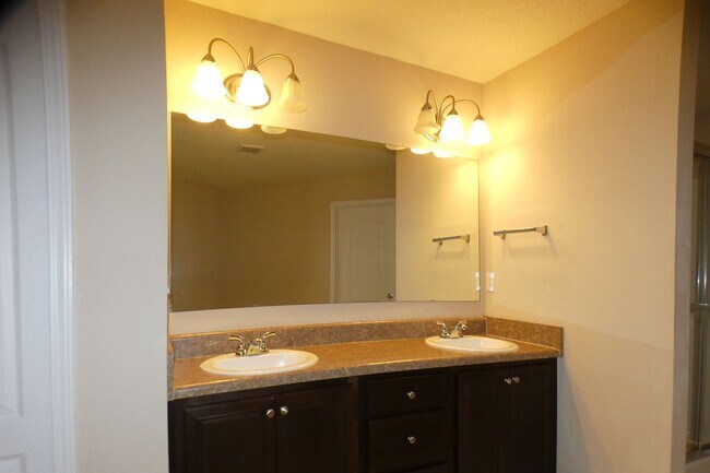 Building Photo - Spacious 4-Bedroom Home - Pace Mill Creek