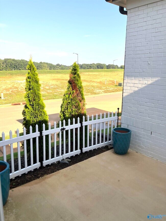 Building Photo - 315 Hay Rake Dr