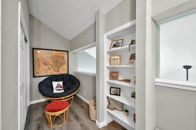 Building Photo - 3900 Aspen Dr
