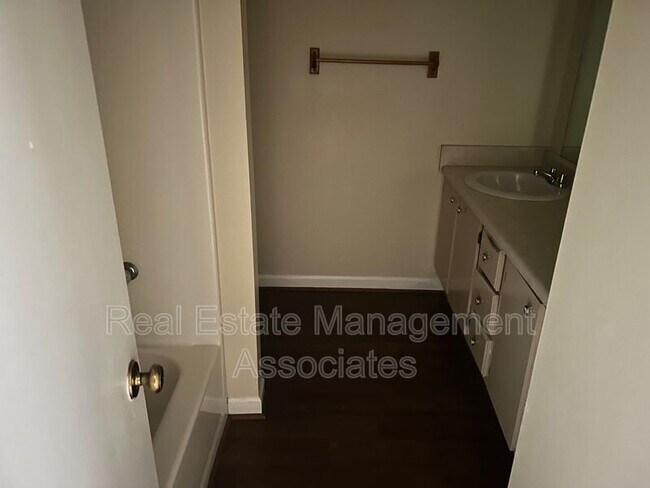 Building Photo - 152 Westwind Ct