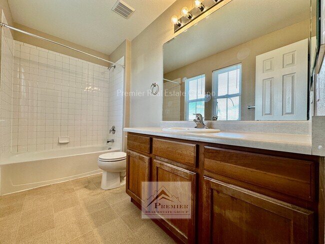 Building Photo - 8486 Meadowcrest Dr