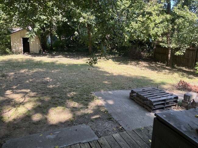 Building Photo - 319 N G St