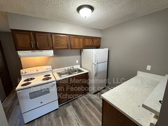 Building Photo - 561 N Somerset Terrace